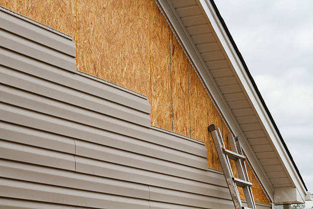 Professional Wood Siding technician working in New Brunswick, NJ